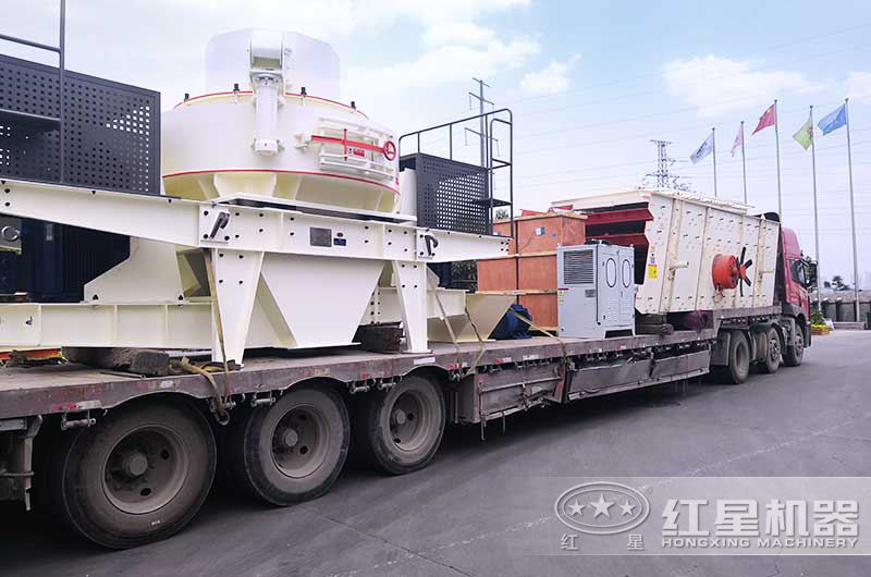 紅星整套青石破碎生產線設備裝車發貨現場 紅星整套青石破碎生產線設備裝車發貨現場