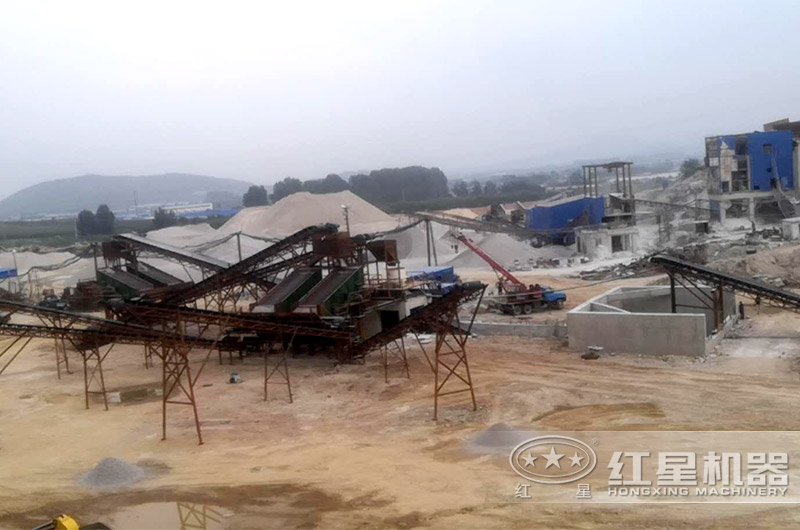 砂石生產線現(xiàn)場 砂石生產線現(xiàn)場