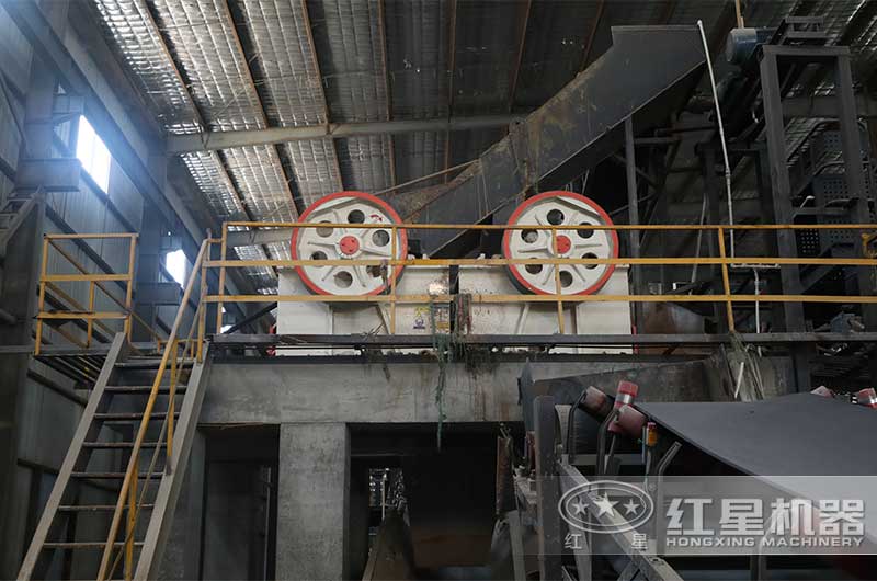 PEX150x750鄂式破碎機現場 PEX150x750鄂式破碎機現場