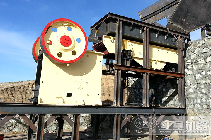 青石破碎機作業(yè)現場